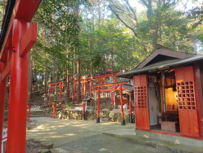 午年ノ男の鳥居