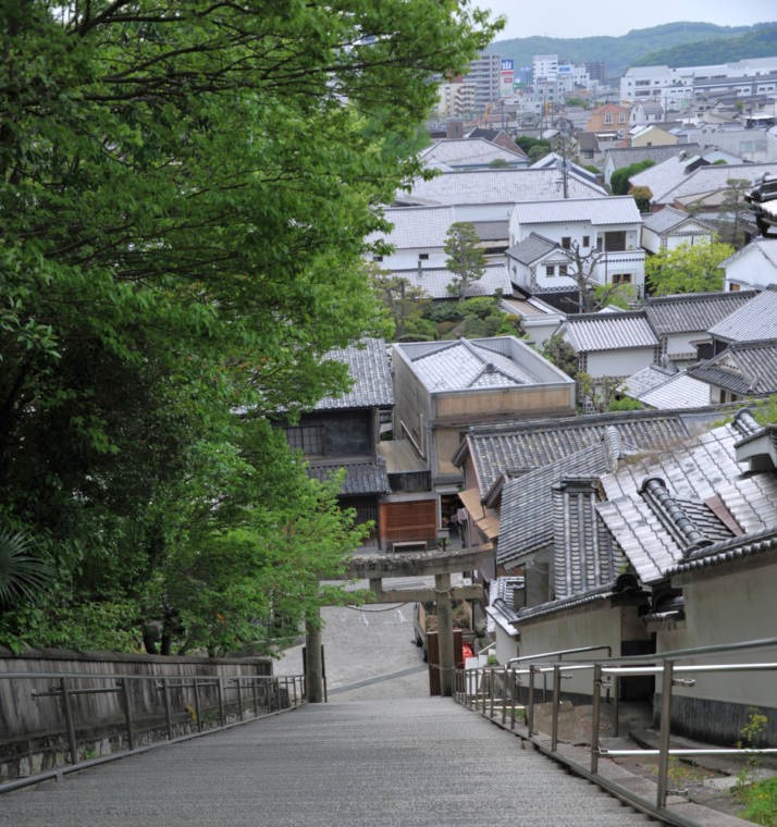 東参道から望む美観地区の景色