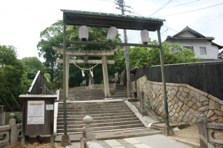 阿智神社の西の参道入口