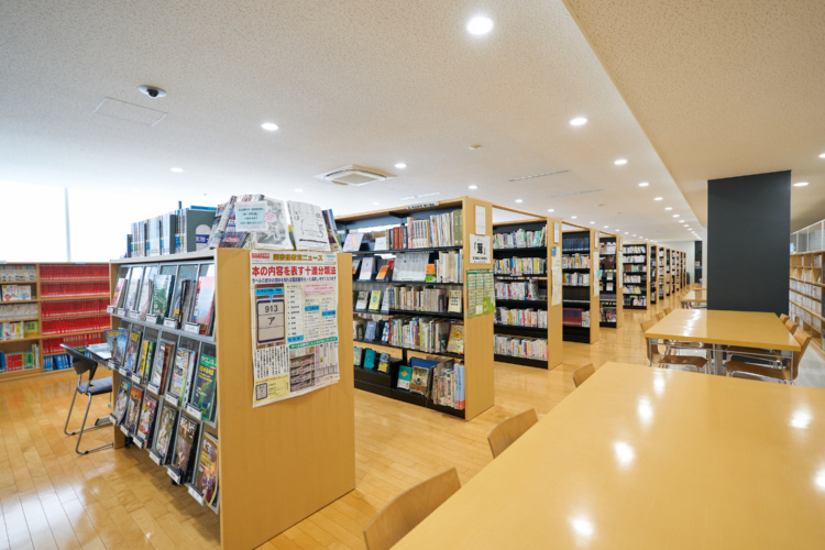 足立学園中学校・高等学校の図書室