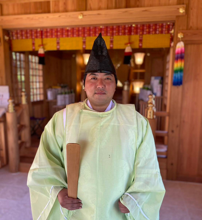 按司根津栄神社の宮司・市来大幸さん