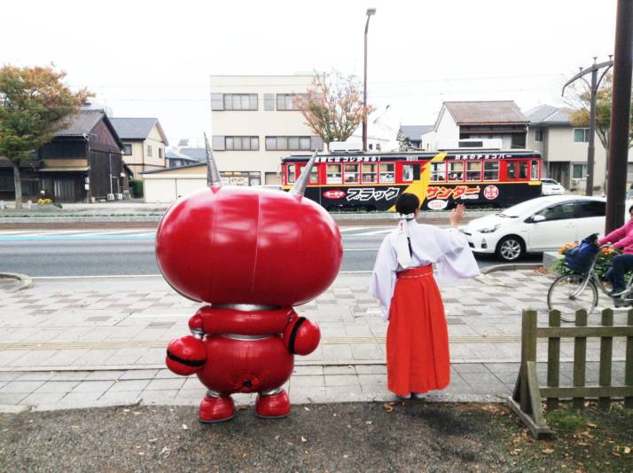 安久美神戸神明社から眺める市電の風景