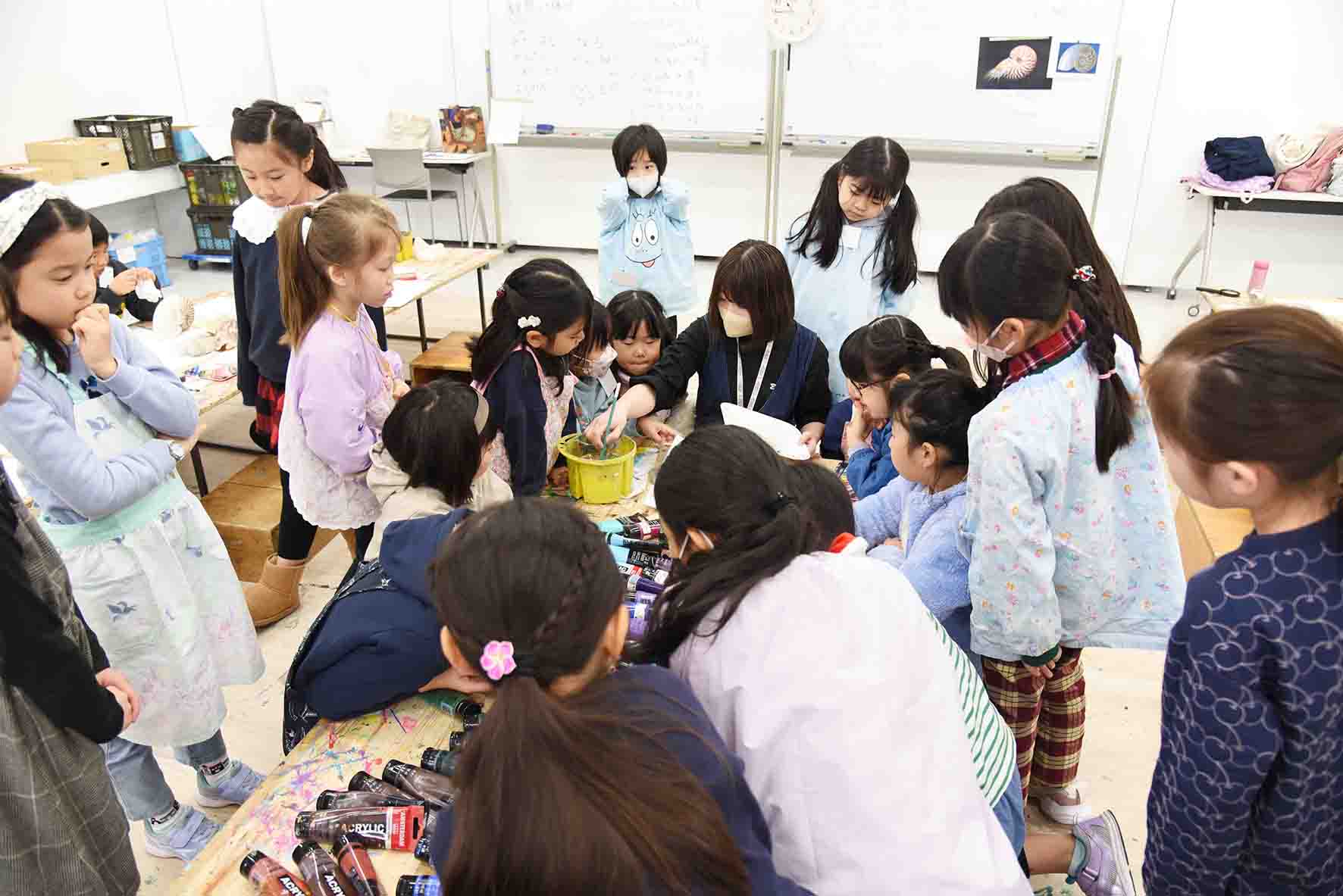 OCHABI junior schoolキッズ科アトリエコースの授業の様子