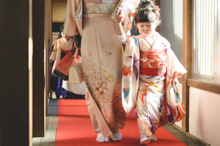 芦屋神社でのご祈祷受付後に本殿へ向かう通路