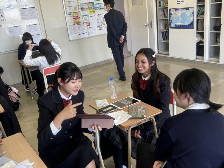 梅花中学校・高等学校の国際教養専攻の授業風景と留学生