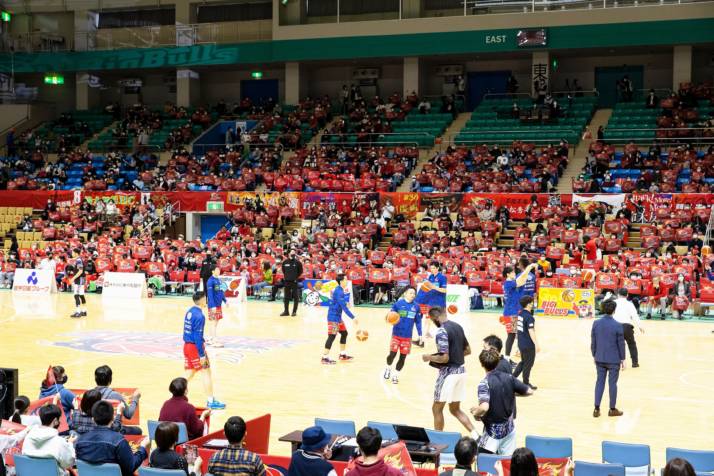 試合開始前の岩手ビッグブルズ選手の練習風景