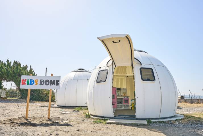 千葉県館山市の「CAMPGROUND BREEZE TATEYAMA」にあるキッズドーム