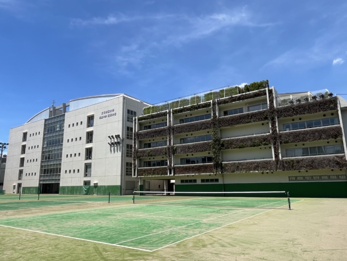 文化学園大学杉並中学校・高等学校の校舎外観