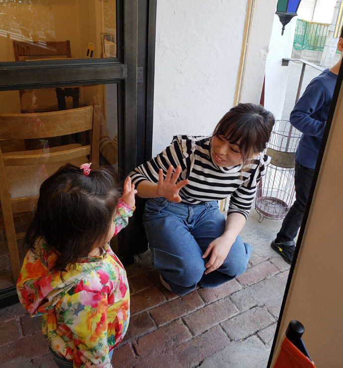 ドットヘアージェムのスタッフと子ども