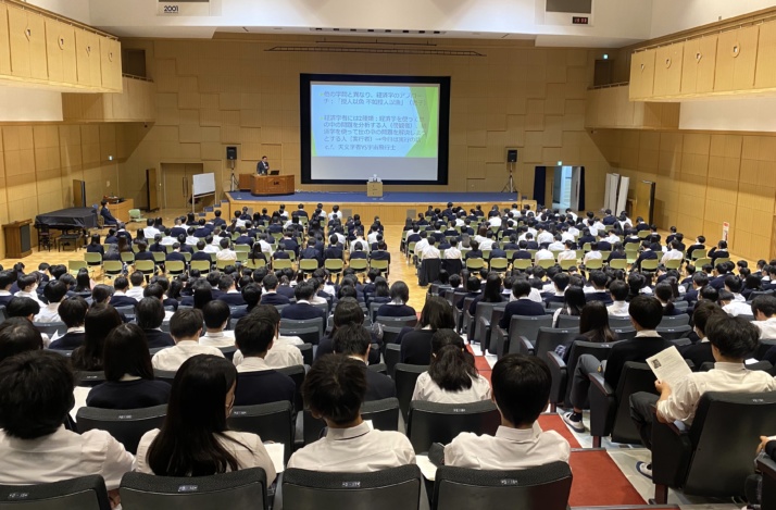 穎明館中学・高等学校のキャリア教育のプログラム