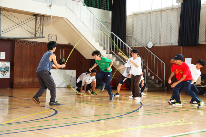 栄光学園中学高等学校ダブルダッチ部の練習風景