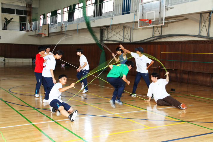 栄光学園中学高等学校ダブルダッチ部の練習風景