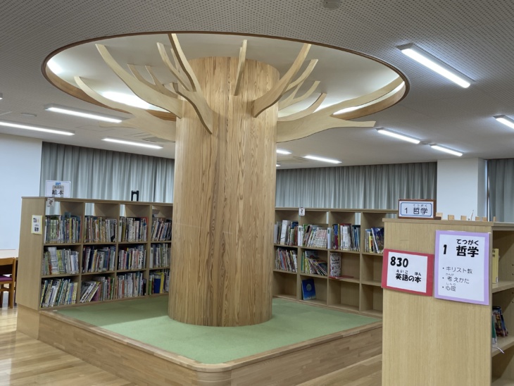 共愛学園小学校の図書館