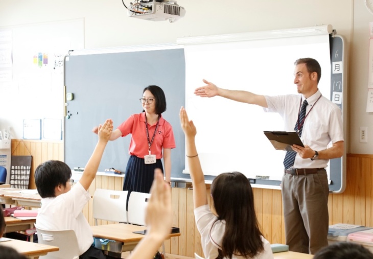 共愛学園小学校の英語教育・ネイティブの授業