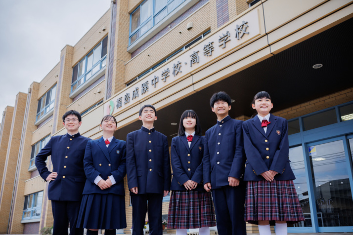 福島県福島市にある「心あるエリート」を目指す福島成蹊中学校・高等学校の生徒たち