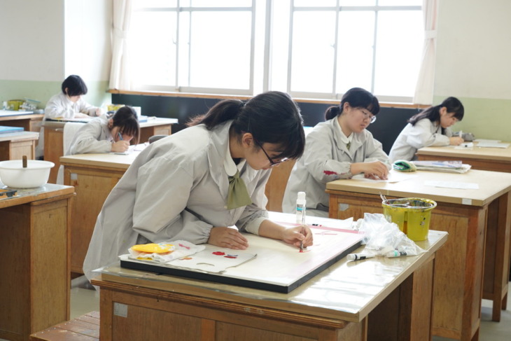 藤枝順心中学校・高等学校「美術デザインスタイル」の授業風景