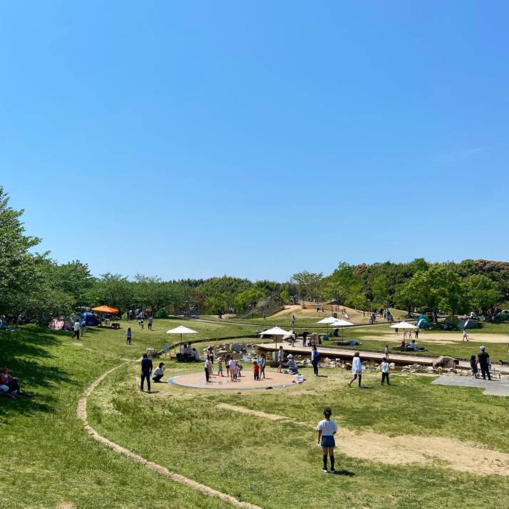 「道の駅 四季の郷公園FOOD HUNTER PARK」の四季の広場