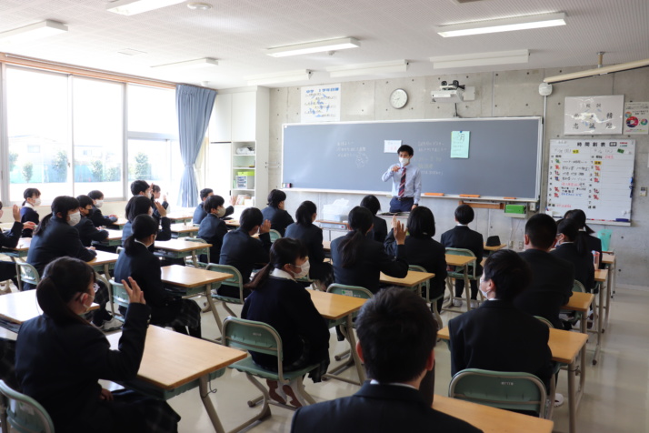 宮城県古川黎明中学校・高等学校の中学校の授業風景