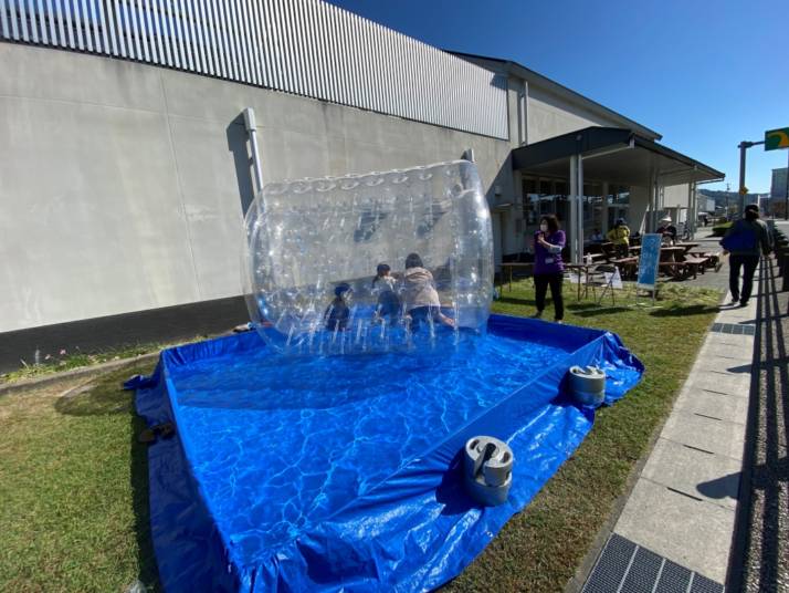 「道の駅 藤川宿」の秋の水上アクティビティ「ウォーターロール」