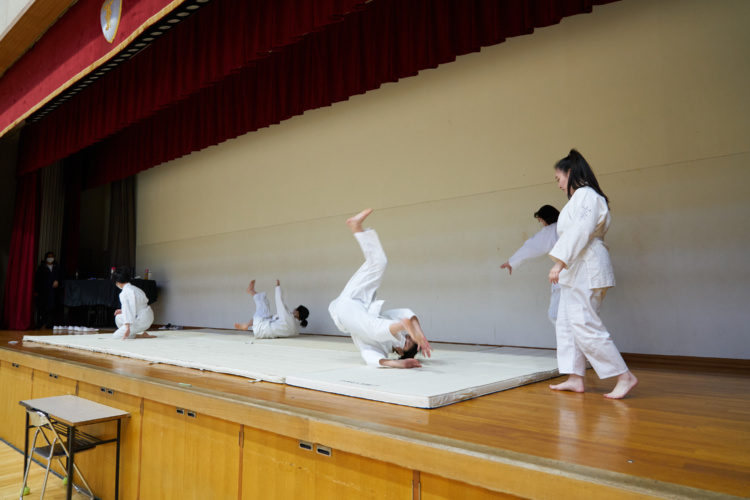 富士見中学校高等学校の合氣道部の様子