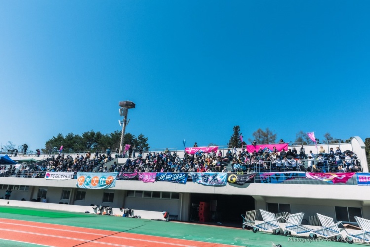 FCふじざくら山梨のホームゲーム時のスタジアムの様子