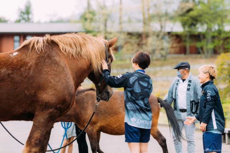 FCふじざくら山梨のホームゲーム開催時のイベントで馬を招いたときの様子