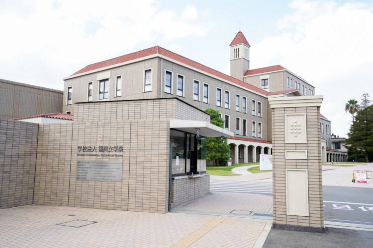 福岡女学院中高の正門