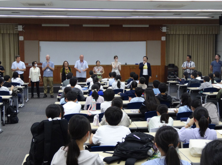 お茶の水女子大学附属中学校のグローバルキャンプの講師の先生方