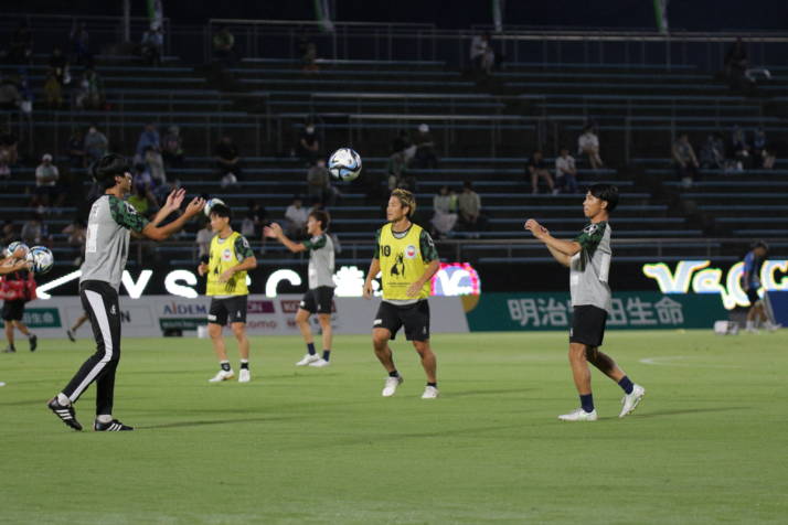 ガイナーレ鳥取の選手ウォーミングアップ風景