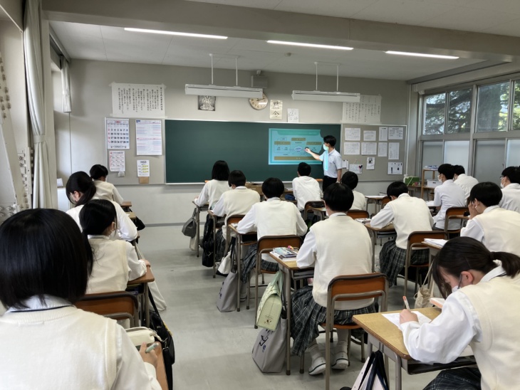 富士学苑中学・高等学校の授業風景