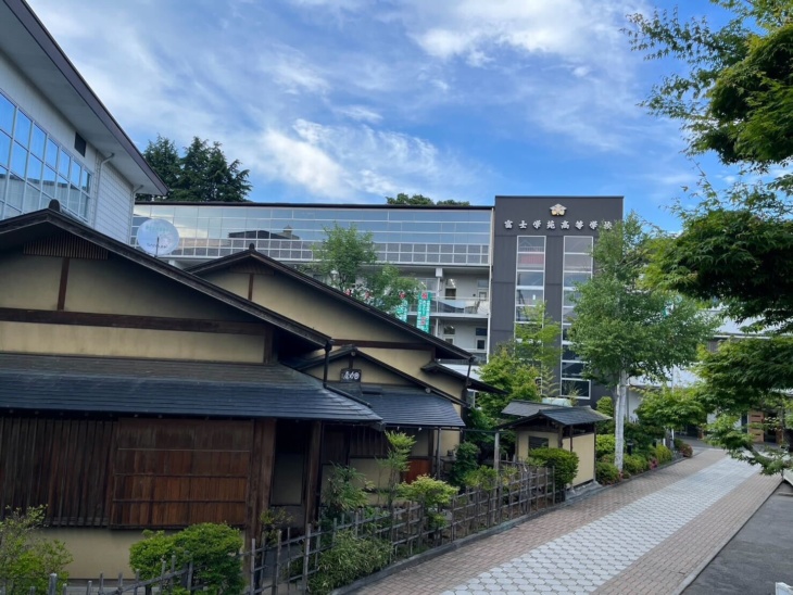 富士学苑中学・高等学校の前景