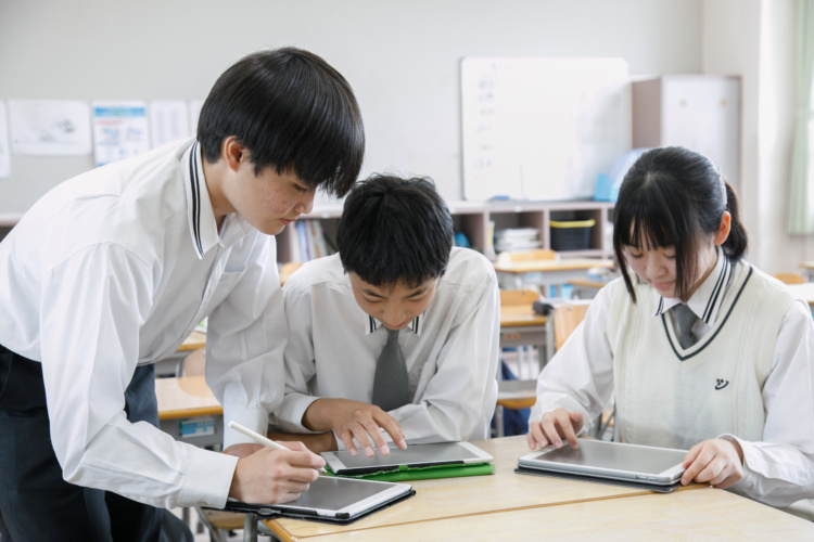 「銀河学院中・高等学校」の授業風景