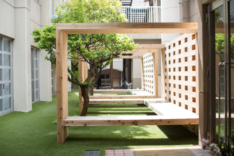 「銀河学院中・高等学校」の敷地内風景