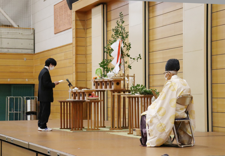 「銀河学院中・高等学校」の針供養風景