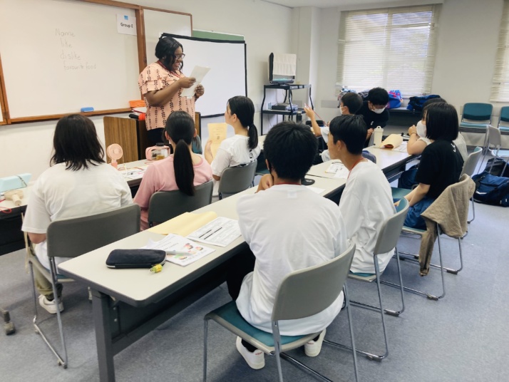 羽衣学園中学校・高等学校のイングリッシュキャンプの様子