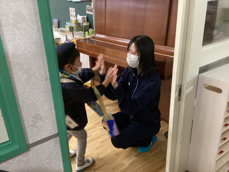 函館白百合学園中学校・高等学校のWillB プログラムにおけるインターンシップ（幼稚園）