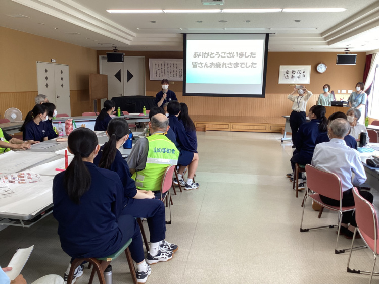 函館白百合学園中学校・高等学校における町内会との交流の様子