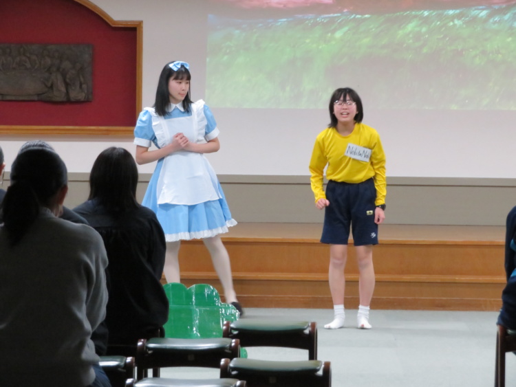 函館白百合学園中学校・高等学校で行われた英語劇の様子