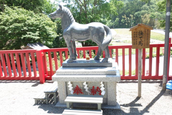 早馬神社の撫で馬