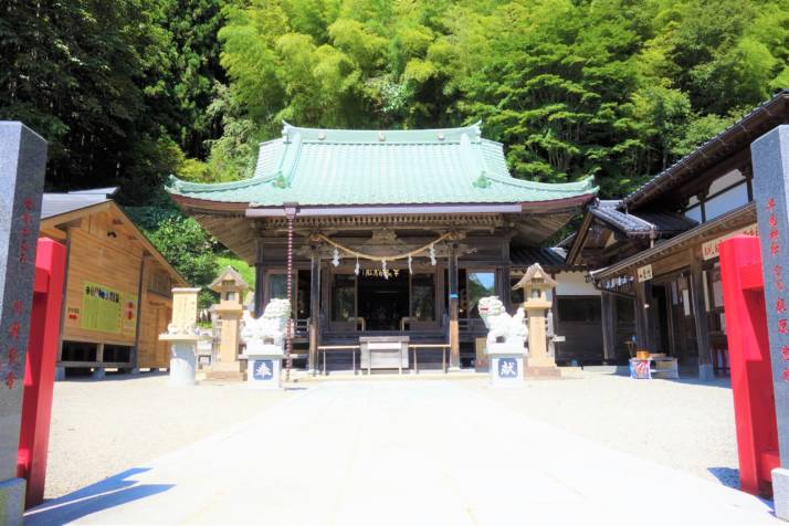 早馬神社の拝殿