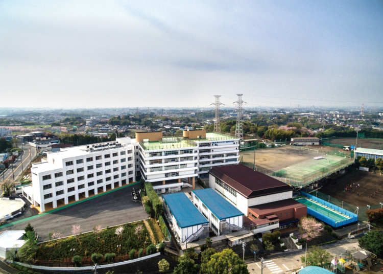 横浜隼人中学・高等学校の校舎全景