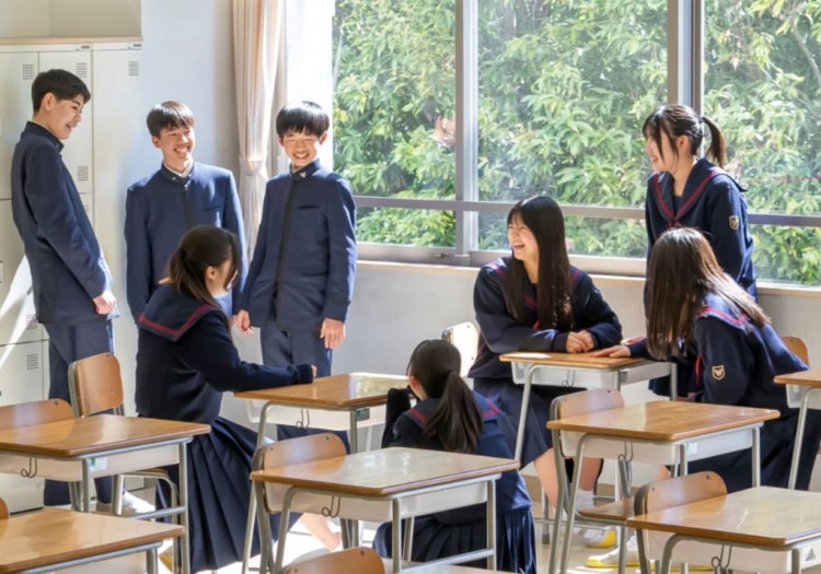 横浜隼人中学・高等学校の休み時間の生徒たち