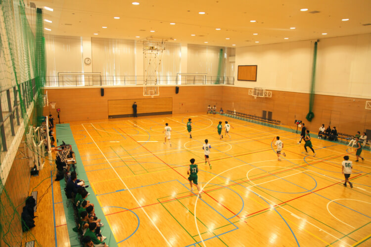 広尾学園中学校・高等学校の体育館