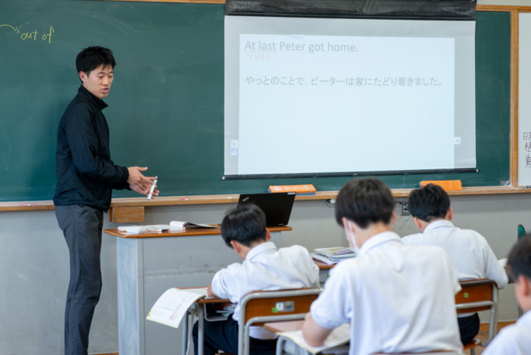 報徳学園中学校・高等学校の英語の授業風景