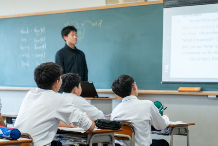 報徳学園中学校・高等学校の英語の授業風景