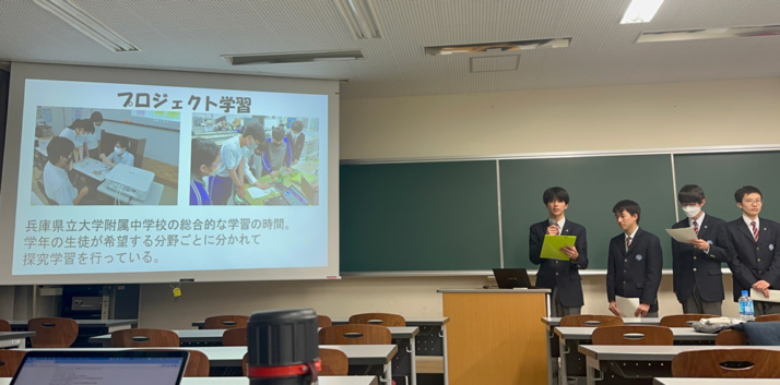 兵庫県立大学附属中学校のプロジェクト学習の学会での発表の様子