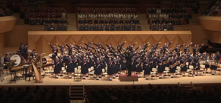 遺愛女子中学校・高等学校の吹奏楽局の演奏風景