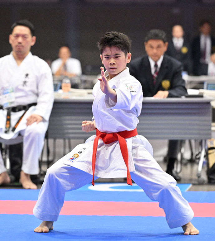 小学生の空手の試合での様子