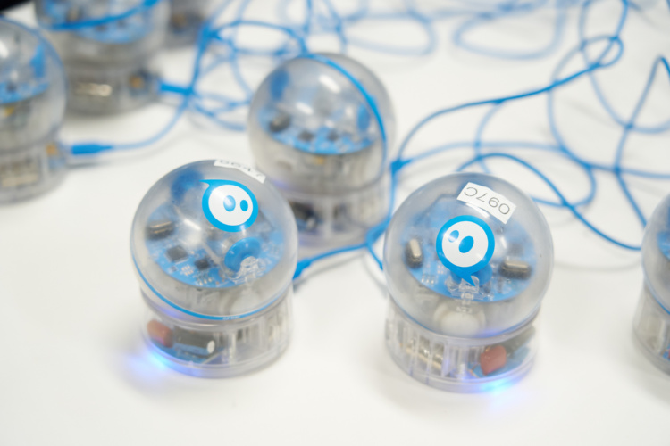 城北中学校・高等学校が授業で使用するボール型ロボット「Sphero SPRK+」