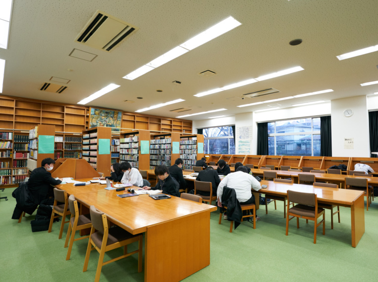 城北中学校・高等学校の図書室